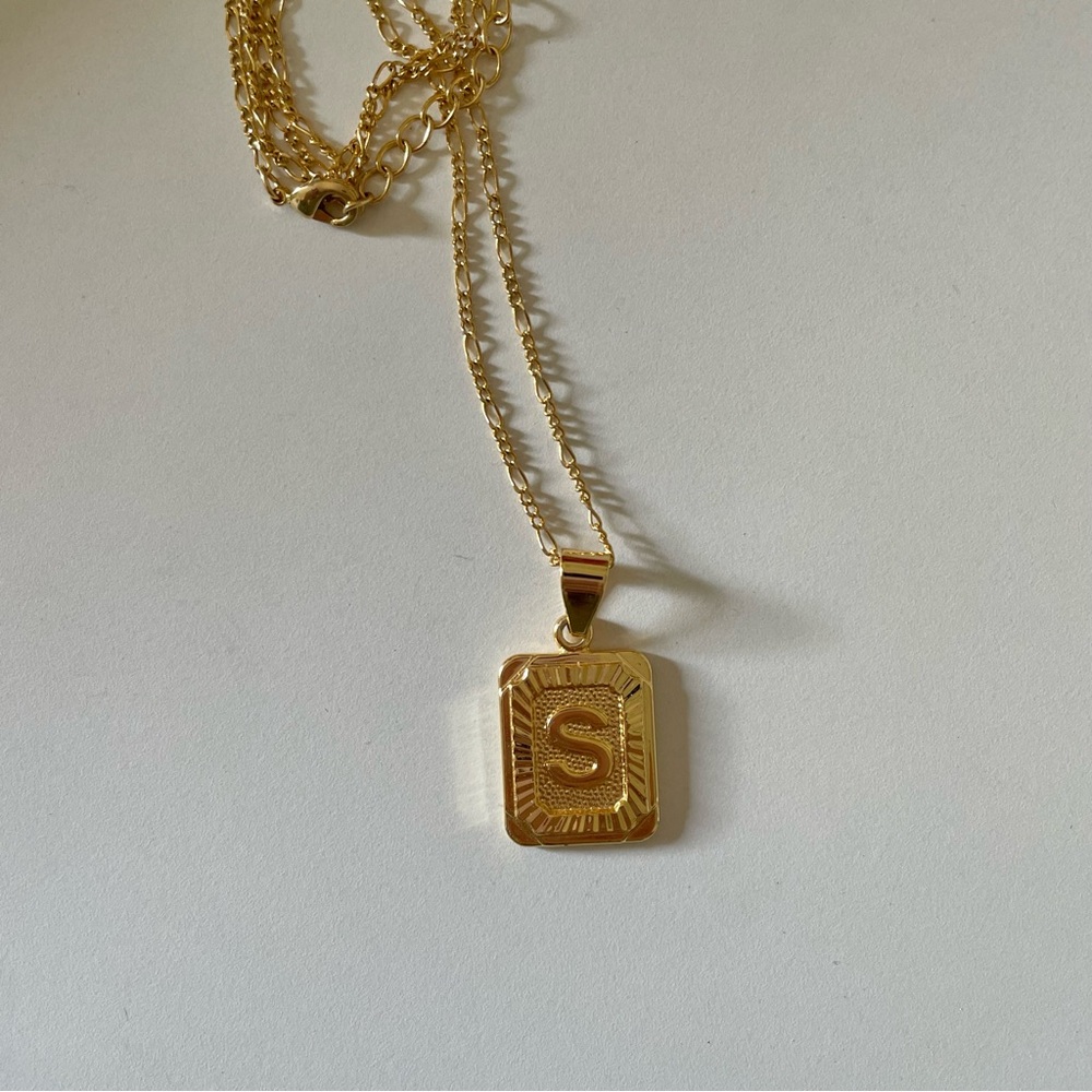 Non-tarnish S necklace